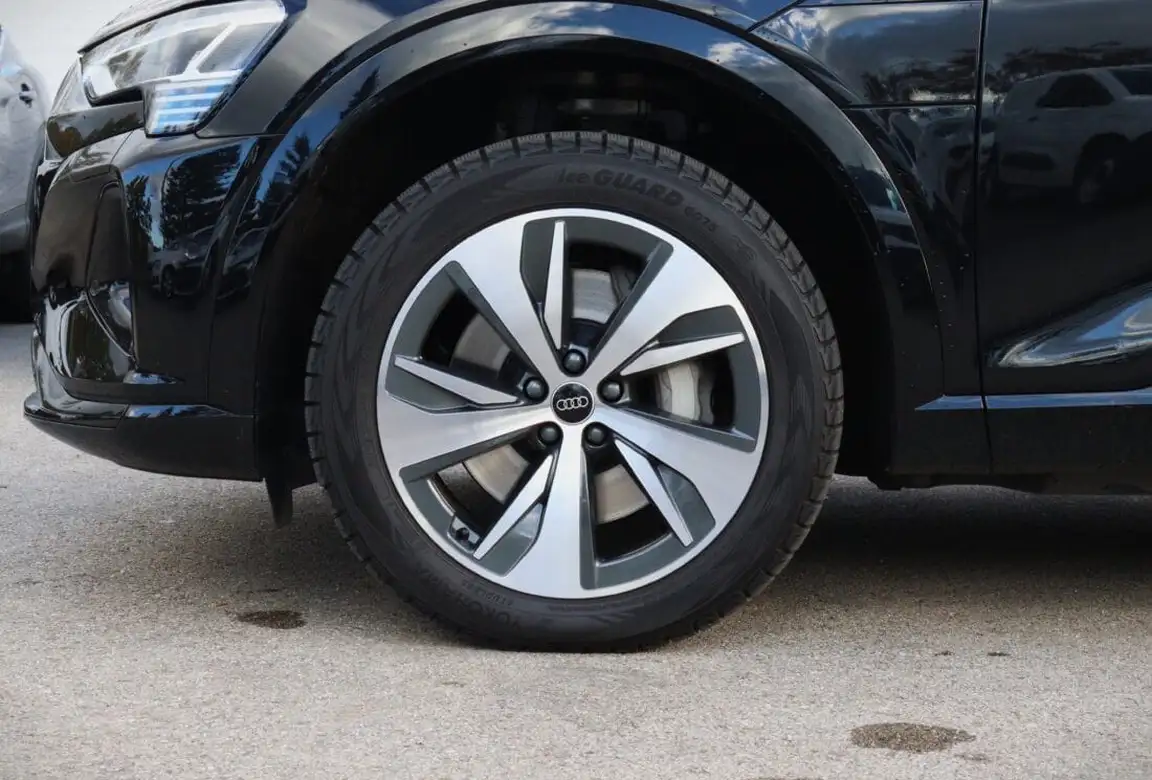 AUDI Q8 E-TRON