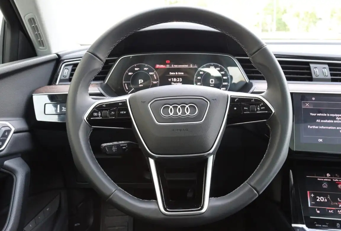 AUDI Q8 E-TRON