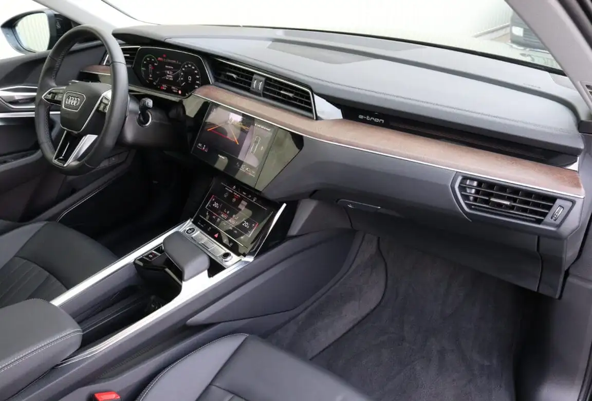 AUDI Q8 E-TRON