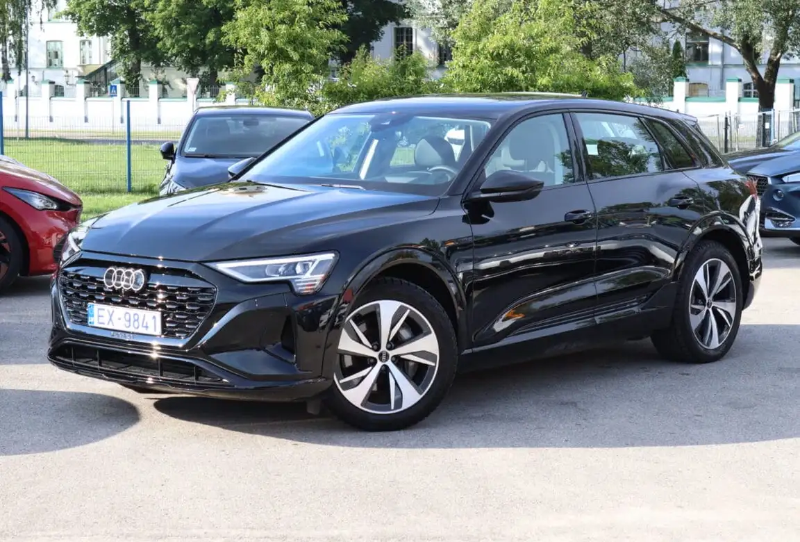 AUDI Q8 E-TRON