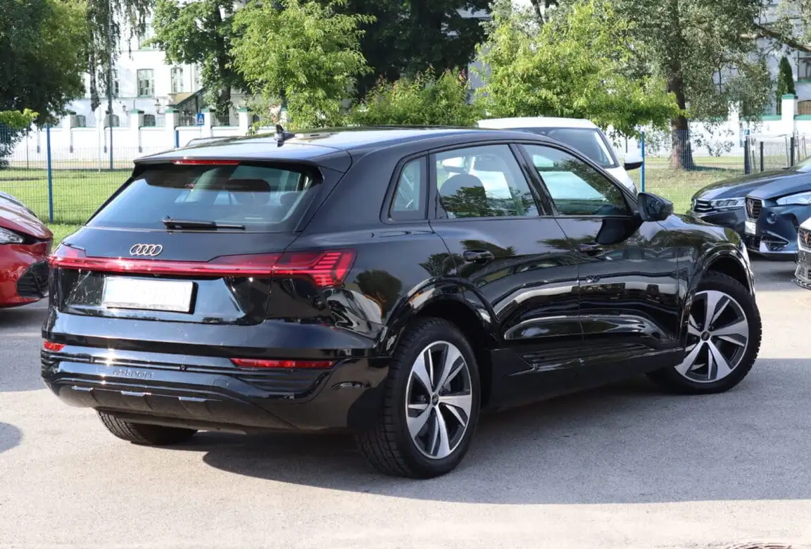 AUDI Q8 E-TRON