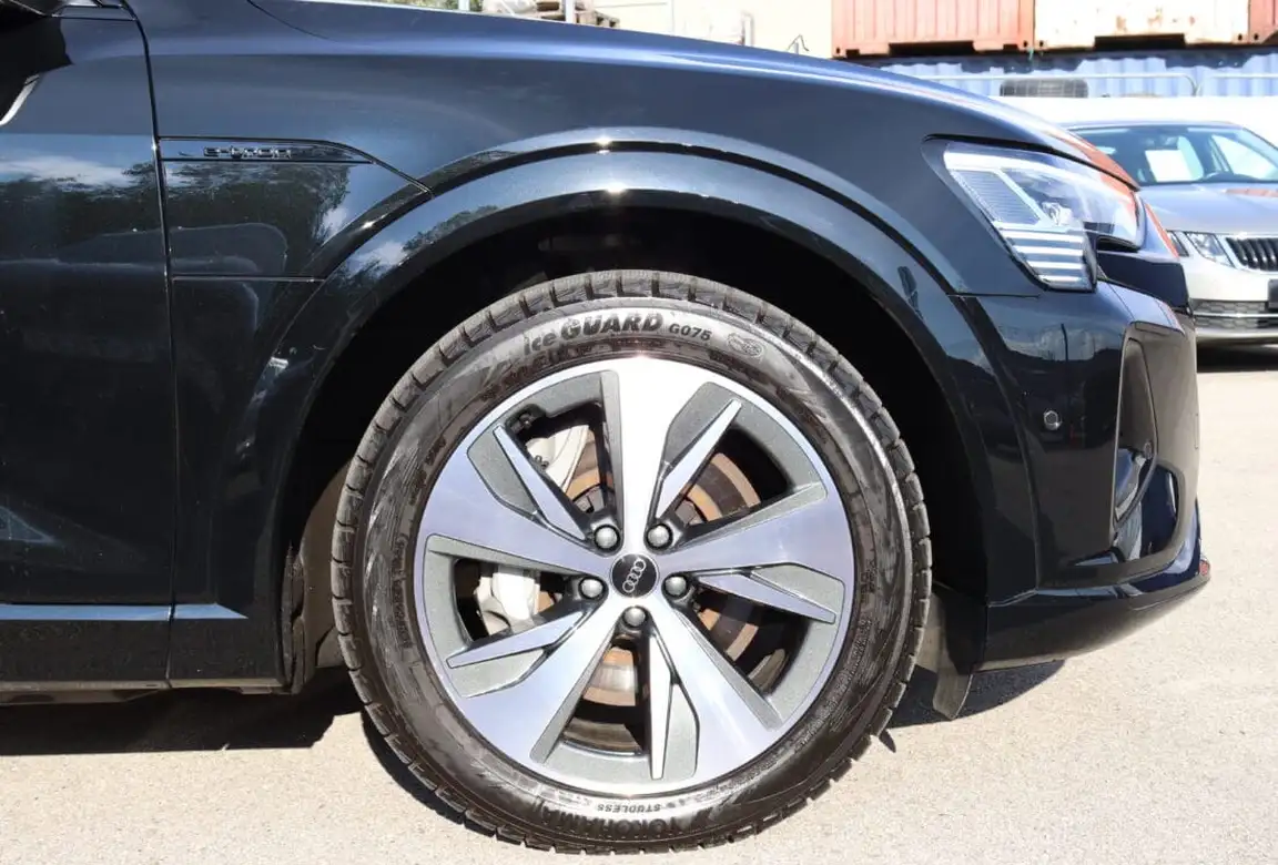 AUDI Q8 E-TRON