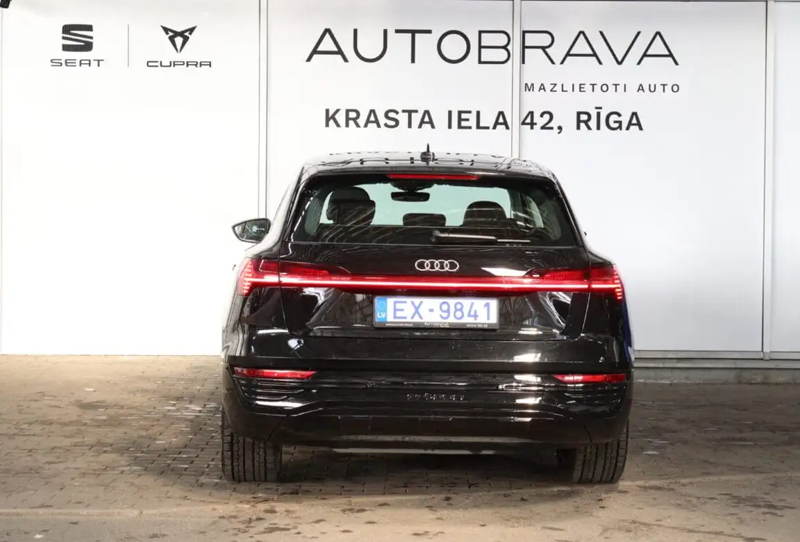 AUDI Q8 E-TRON