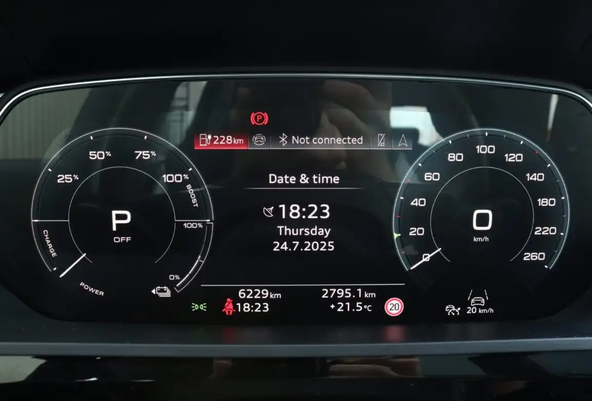 AUDI Q8 E-TRON