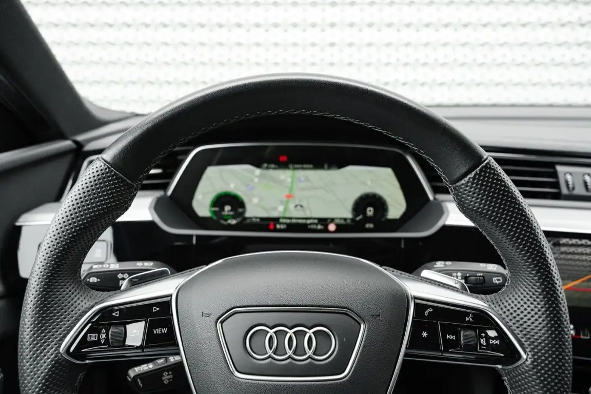 AUDI Q8 E-TRON