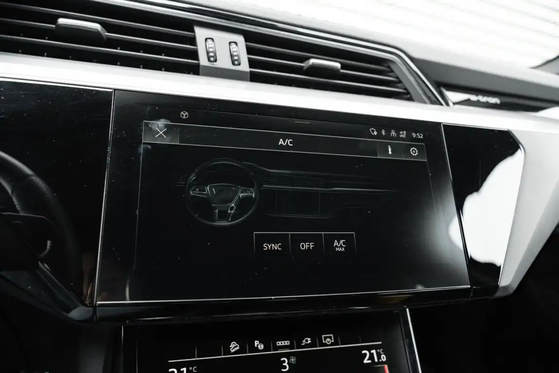 AUDI Q8 E-TRON