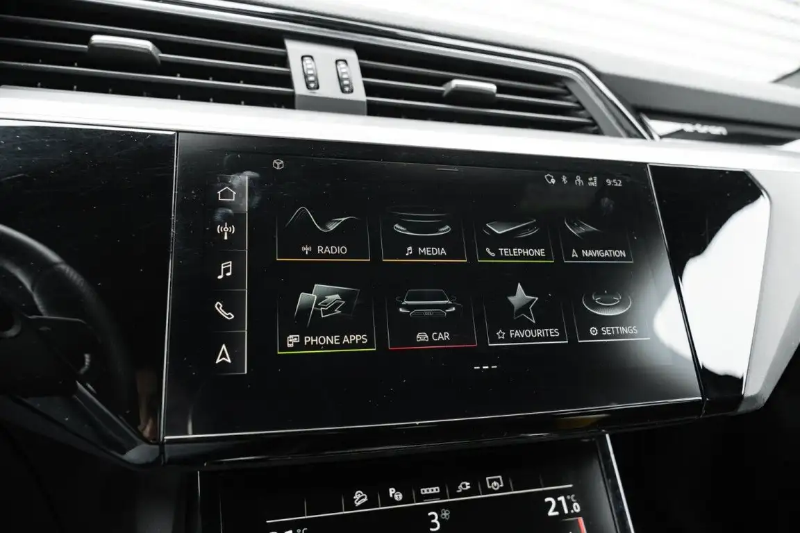 AUDI Q8 E-TRON