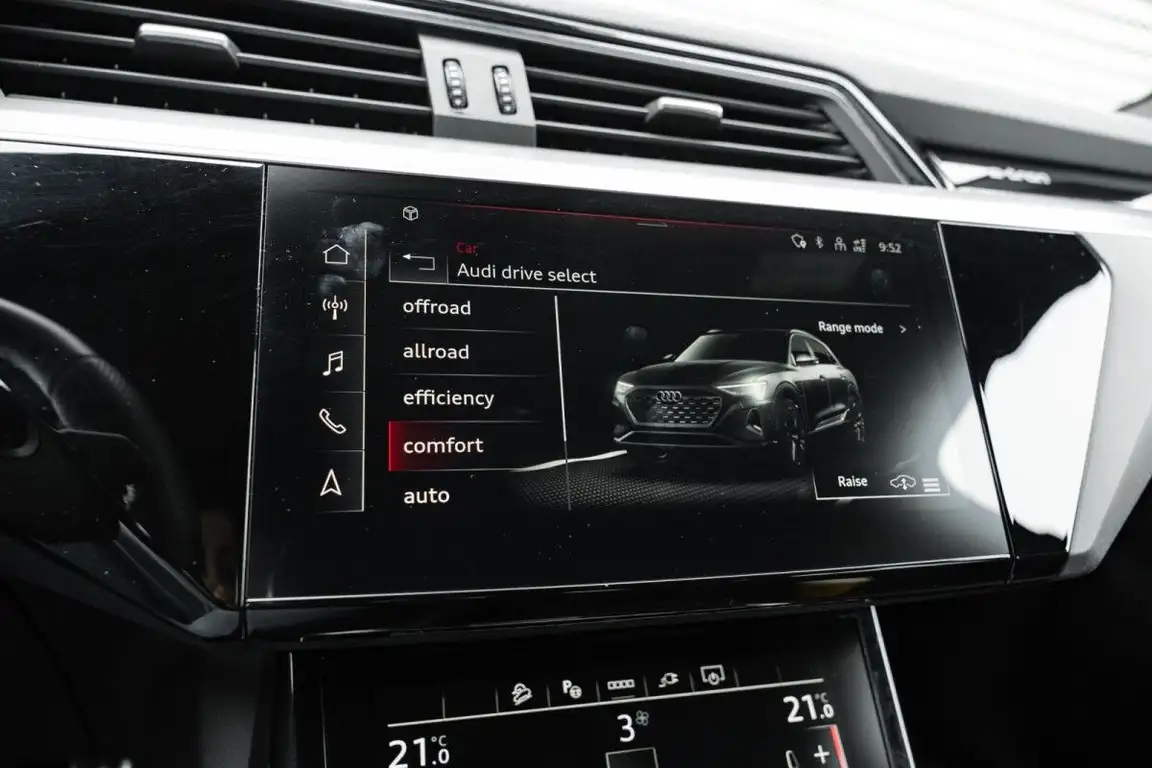 AUDI Q8 E-TRON