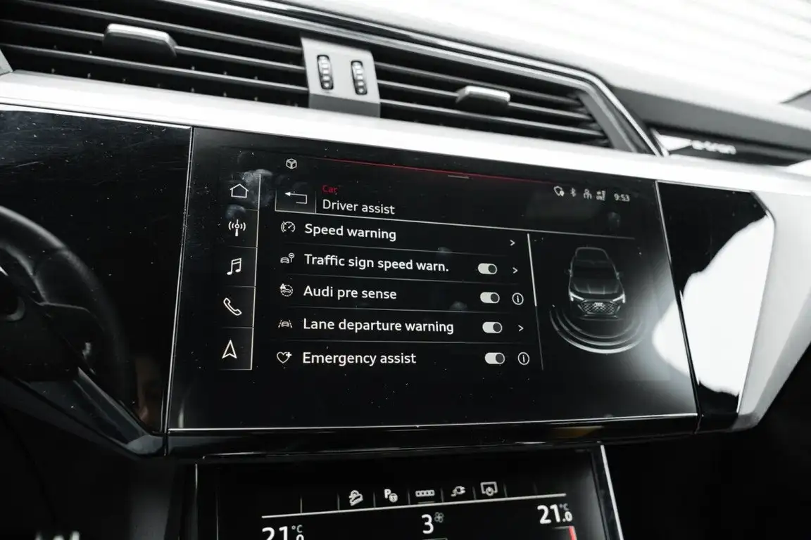 AUDI Q8 E-TRON