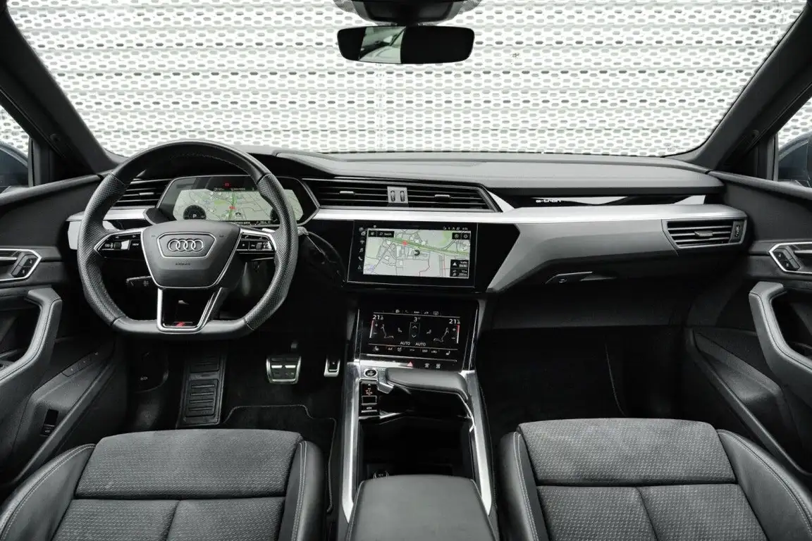 AUDI Q8 E-TRON