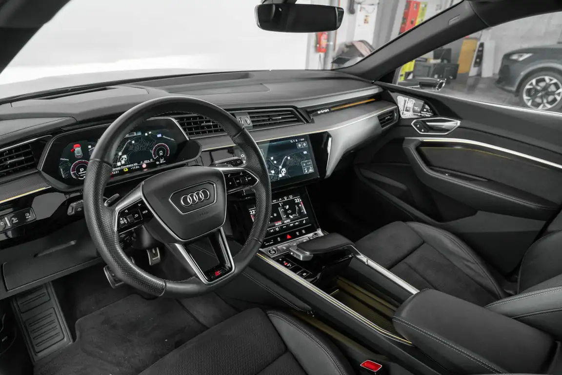 AUDI Q8 E-TRON