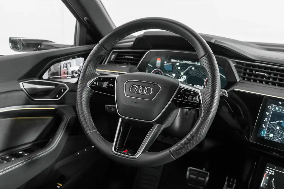 AUDI Q8 E-TRON