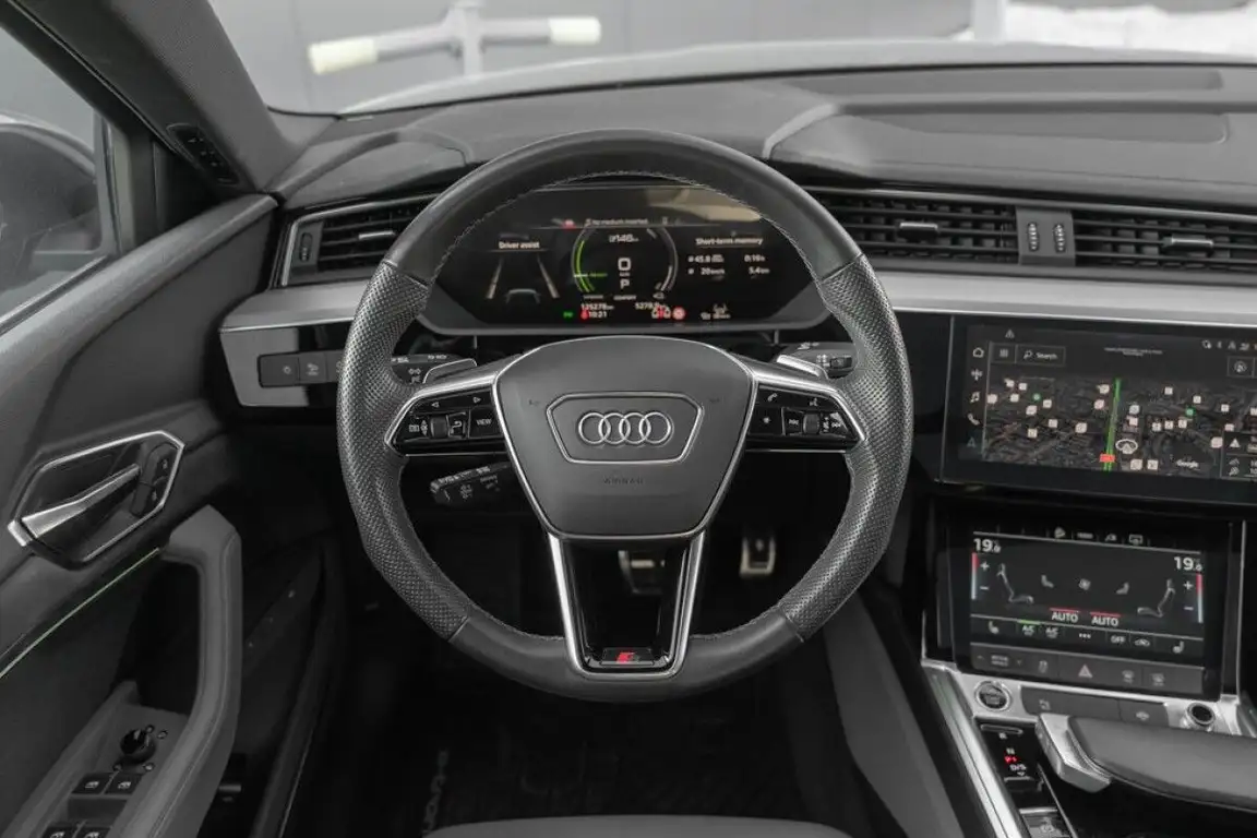 AUDI Q8 E-TRON