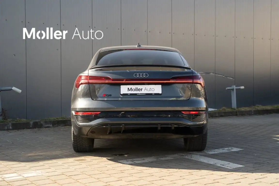 AUDI Q8 E-TRON