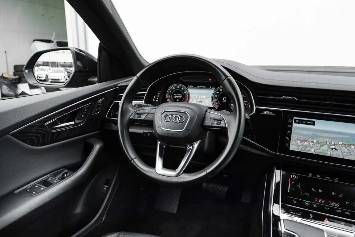 AUDI Q8