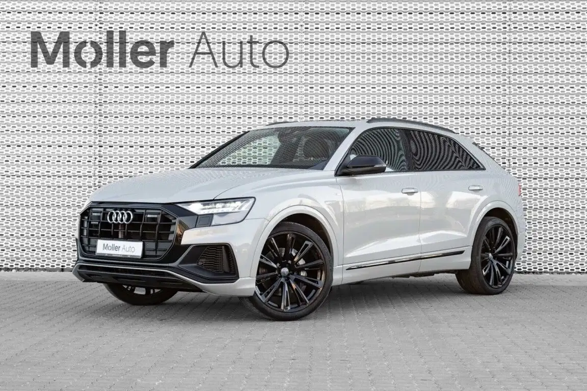 AUDI Q8