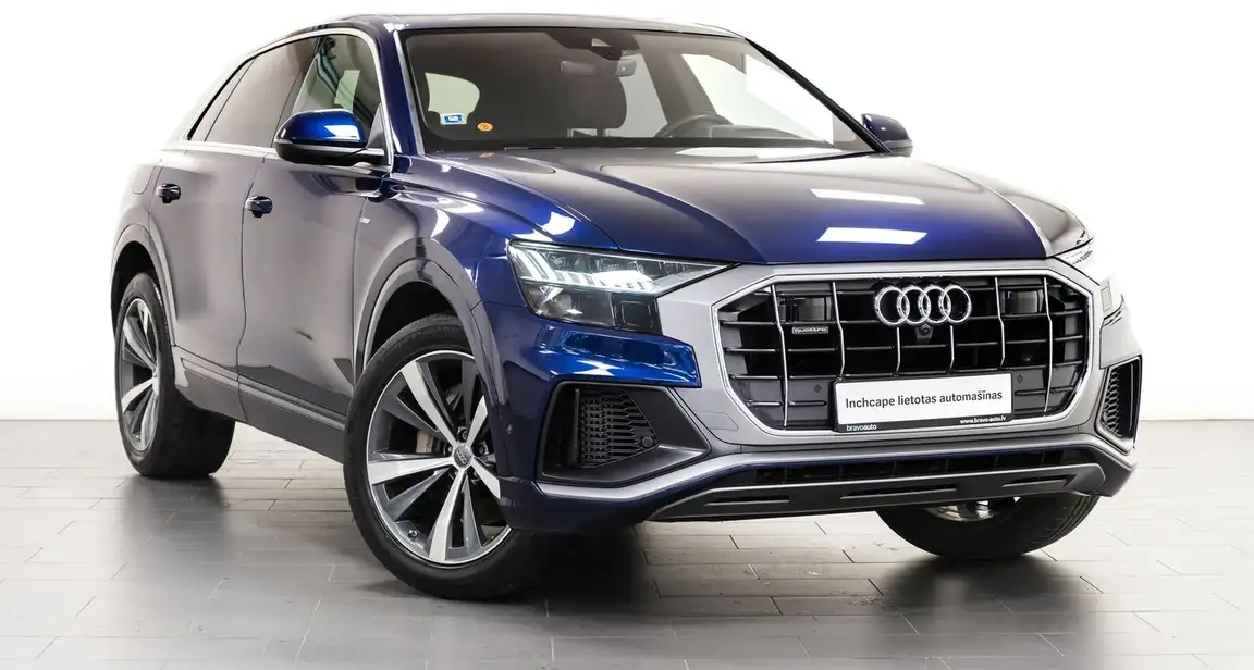 AUDI Q8