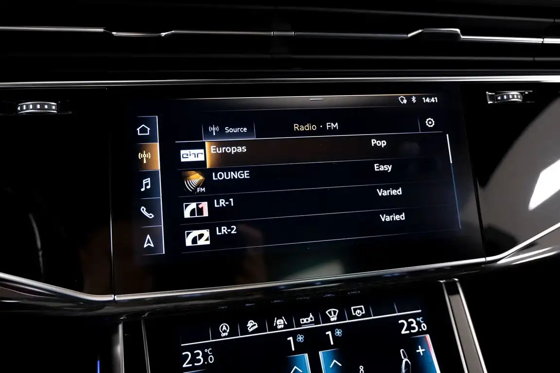 AUDI Q8