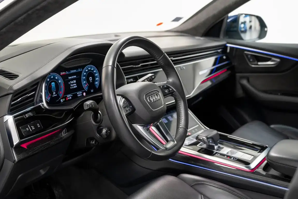 AUDI Q8