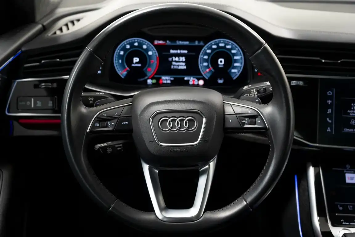 AUDI Q8