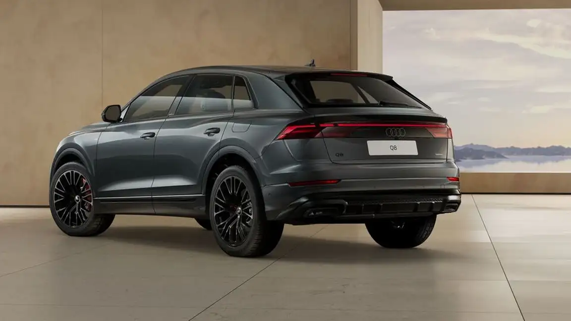 AUDI Q8