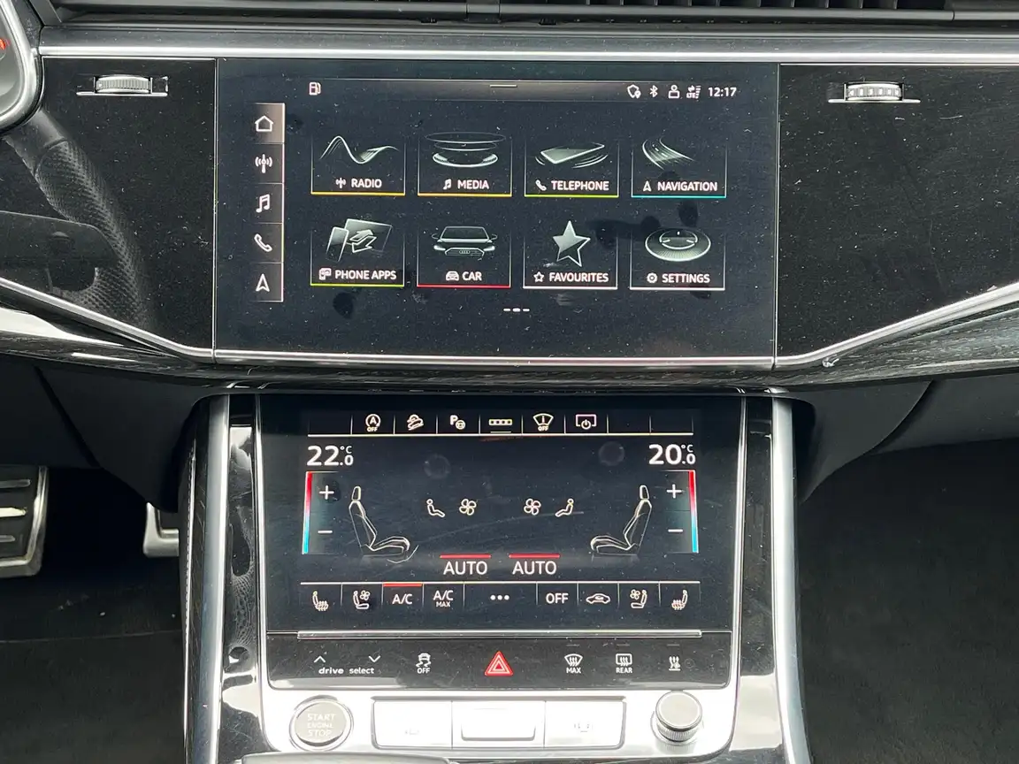 AUDI Q8