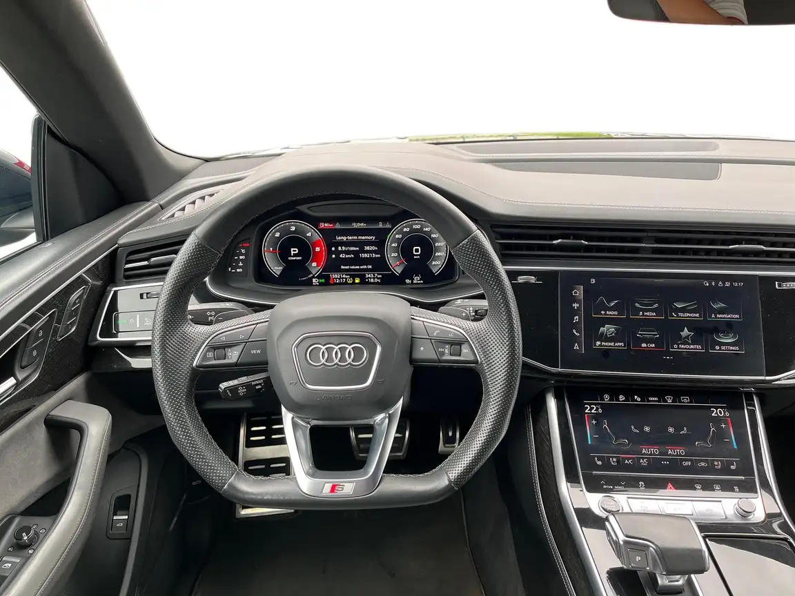AUDI Q8