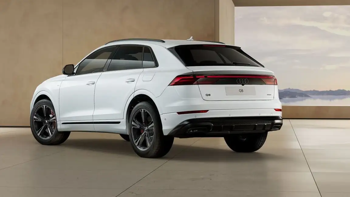 AUDI Q8