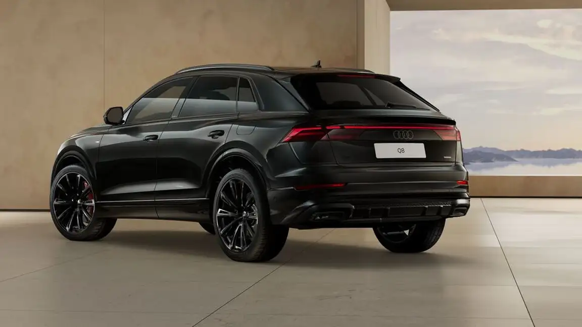 AUDI Q8