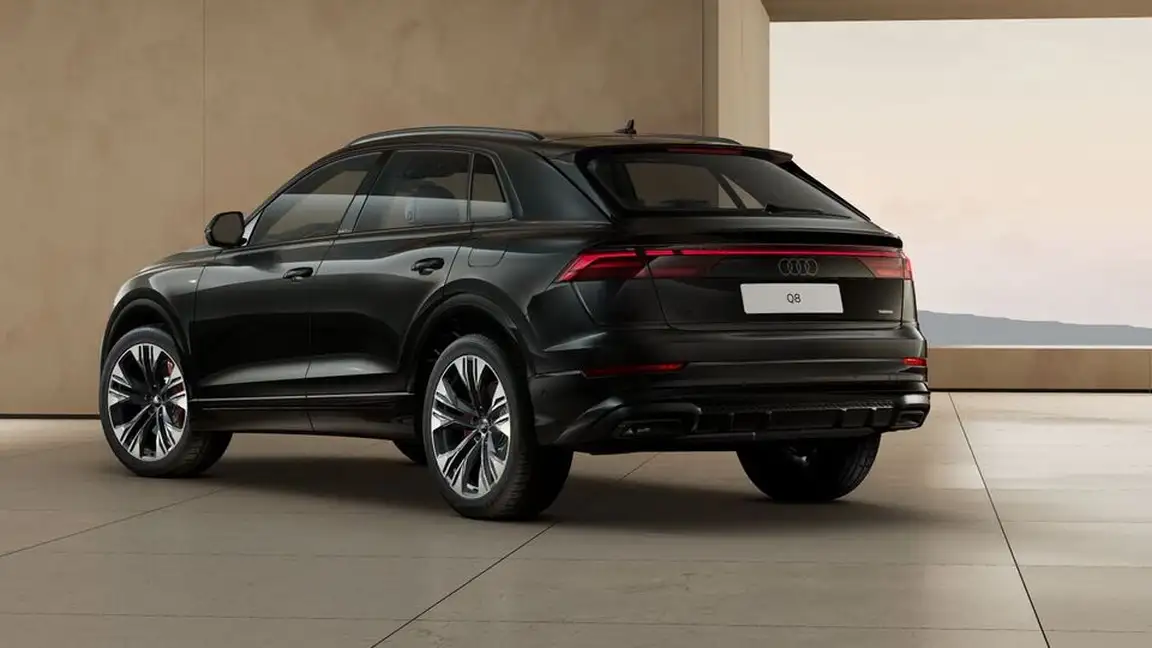 AUDI Q8