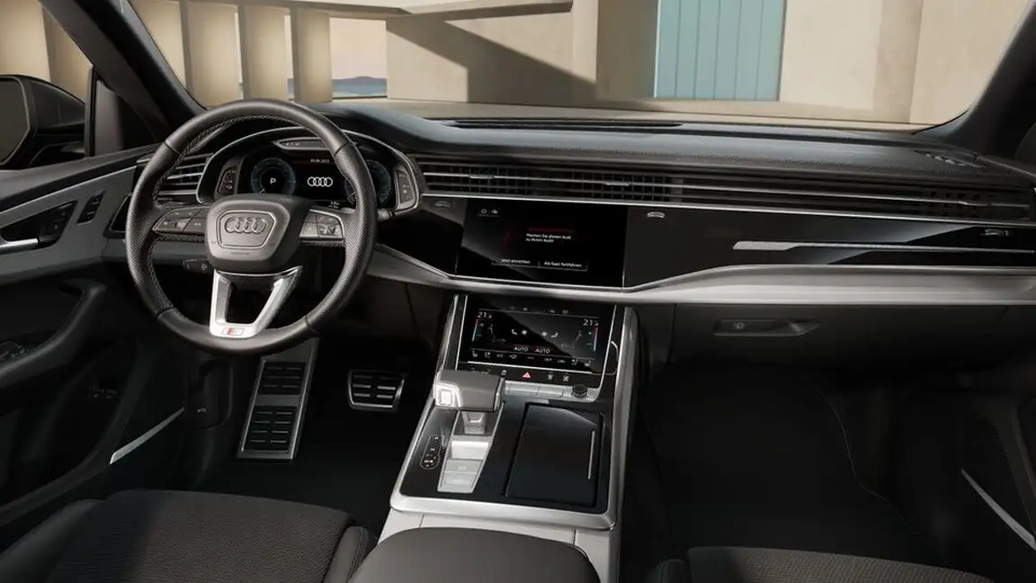 AUDI Q8
