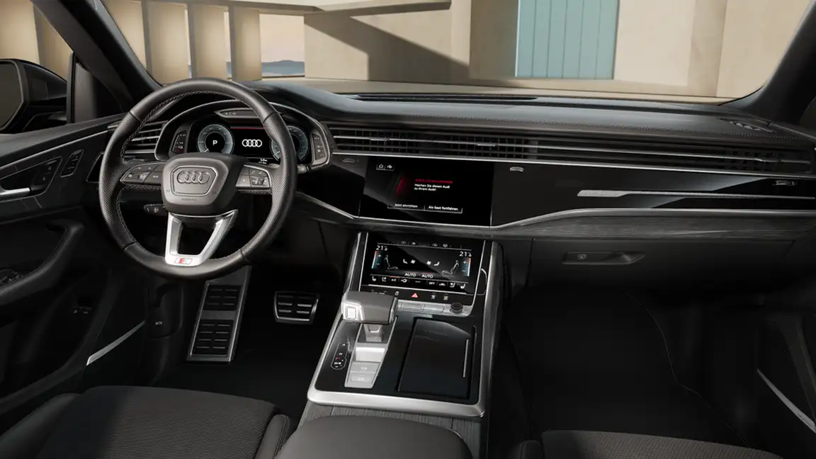 AUDI Q8