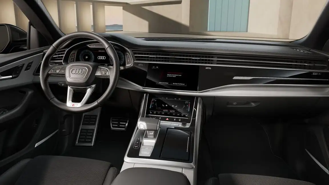 AUDI Q8