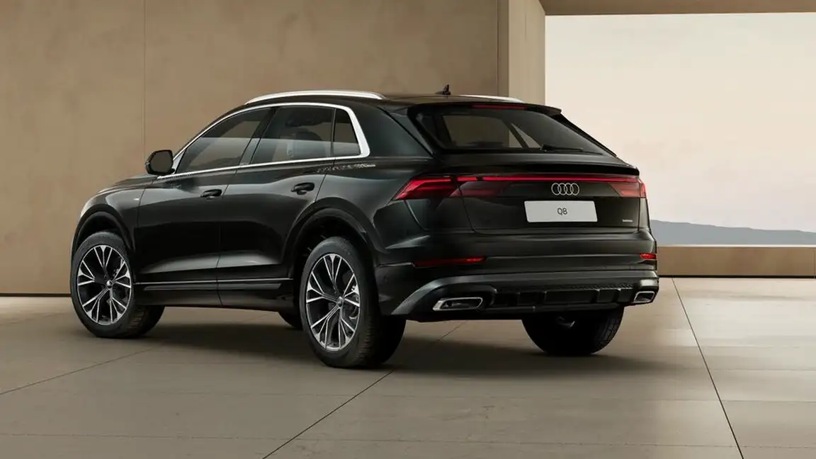 AUDI Q8