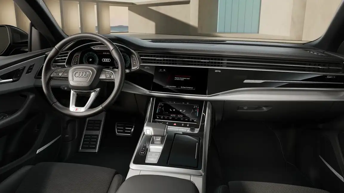 AUDI Q8