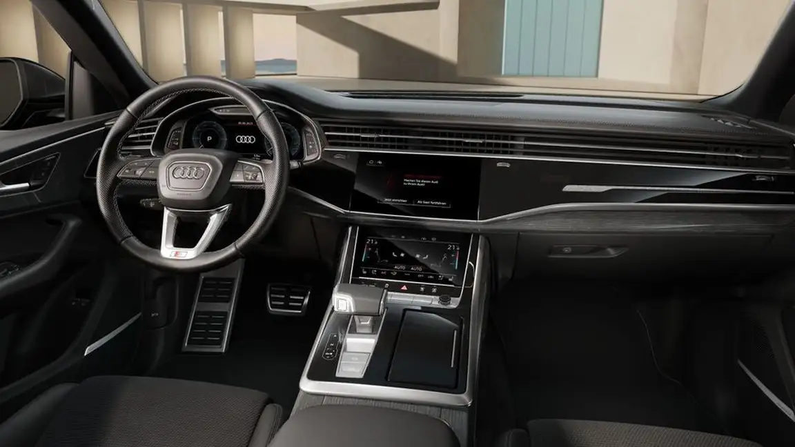 AUDI Q8