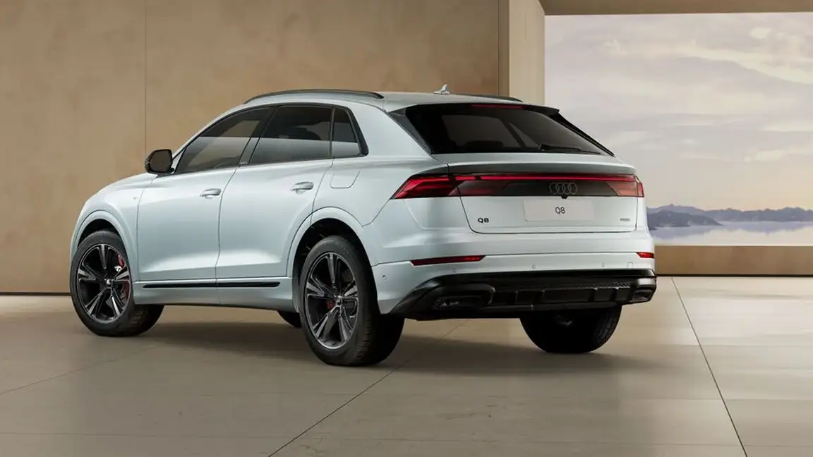 AUDI Q8