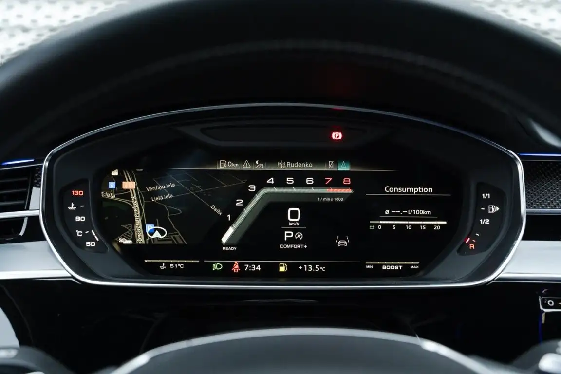 AUDI S8