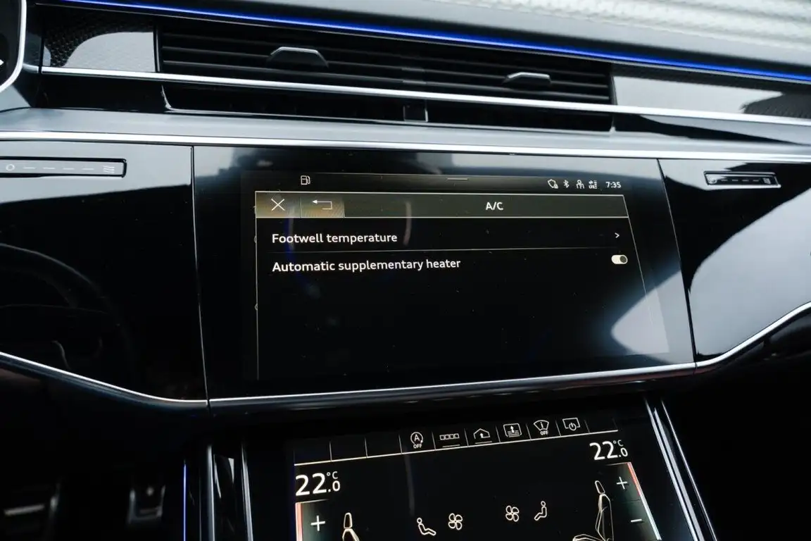 AUDI S8