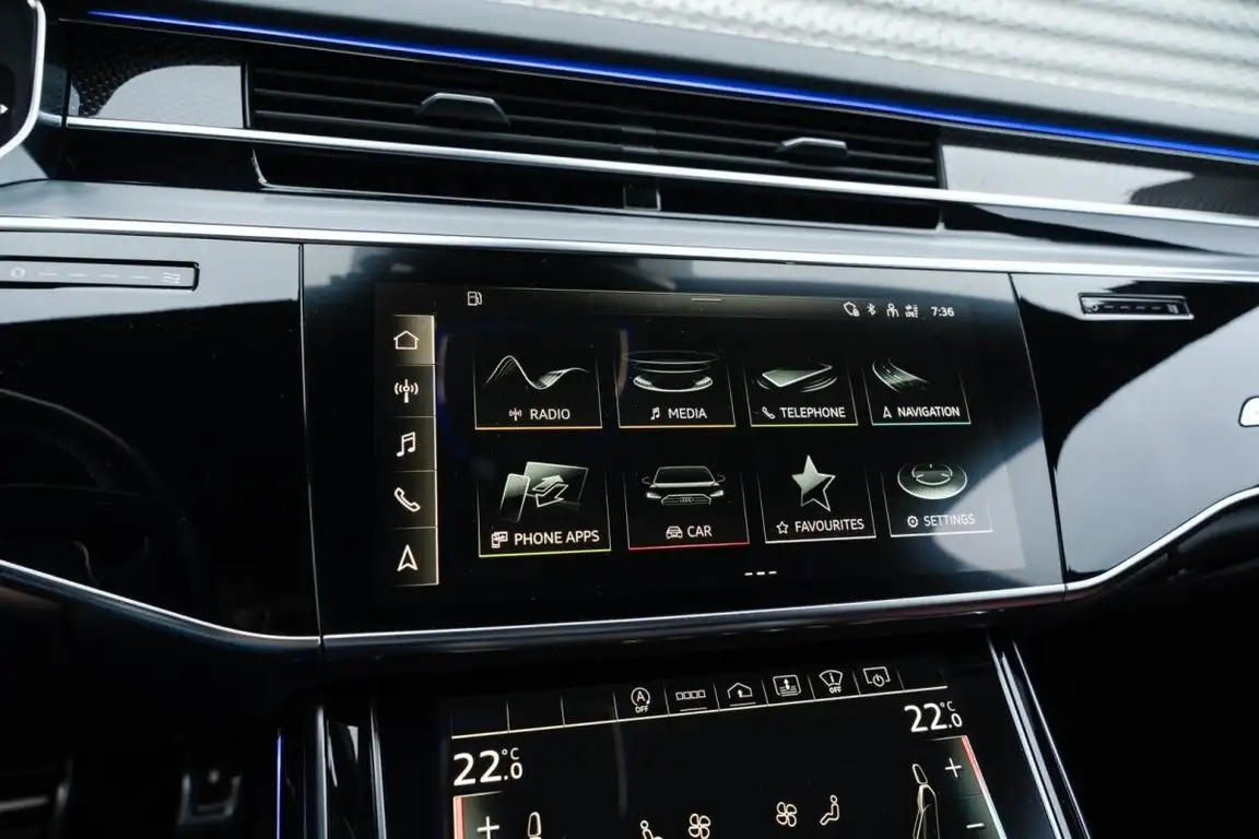 AUDI S8
