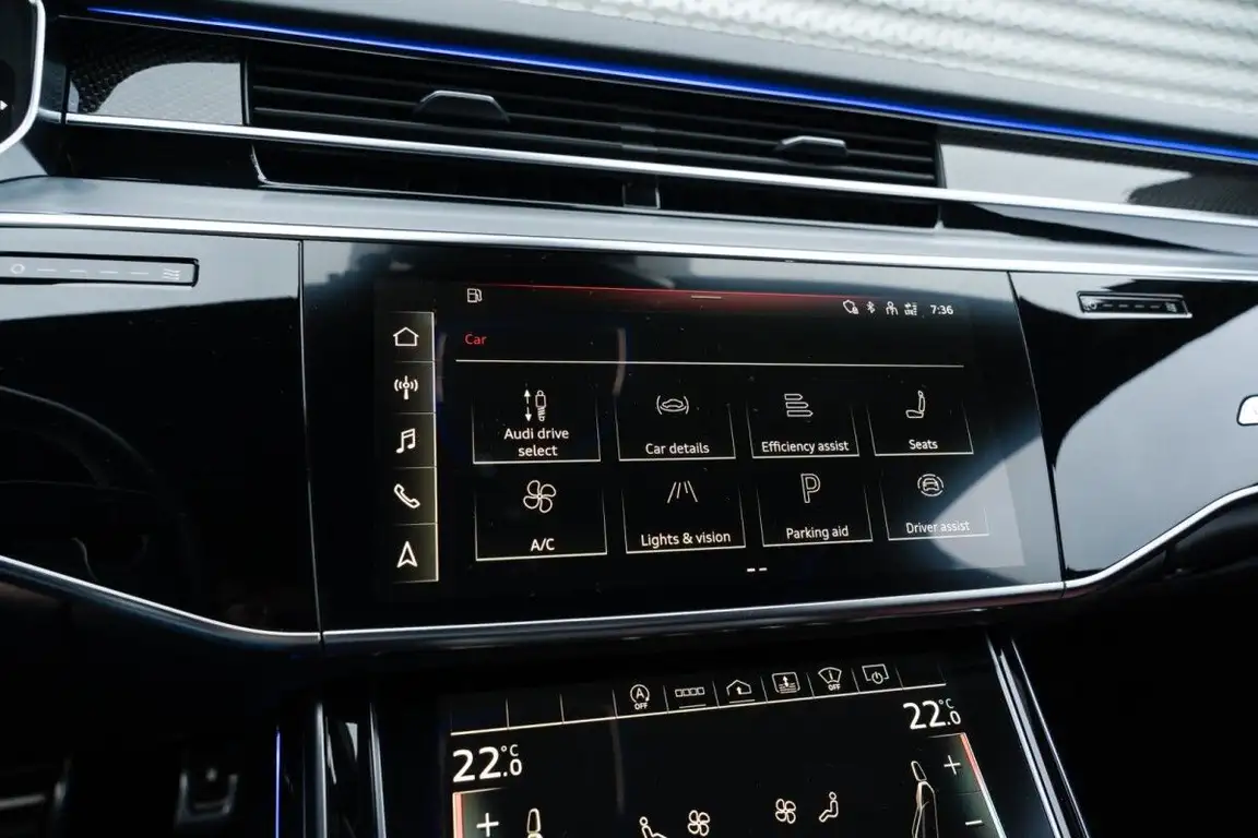 AUDI S8