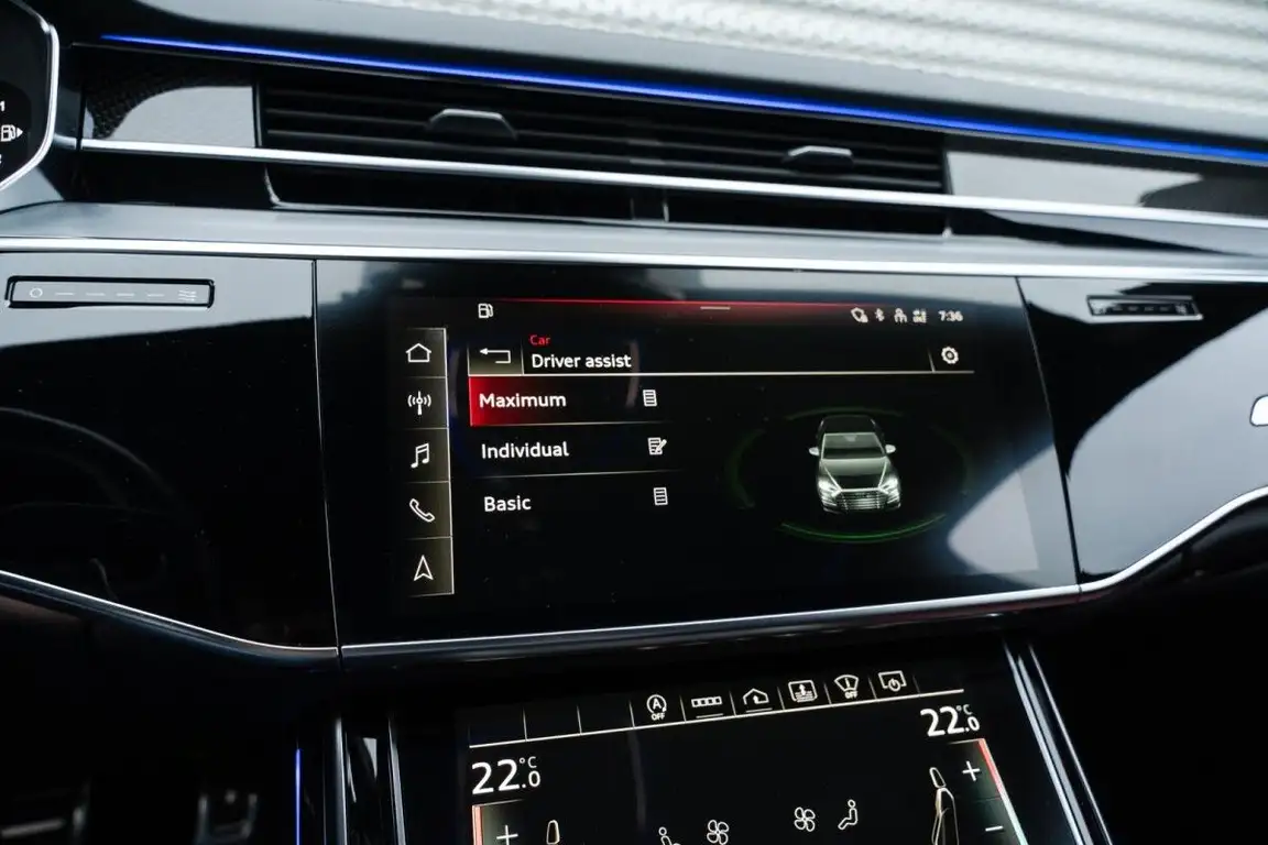 AUDI S8