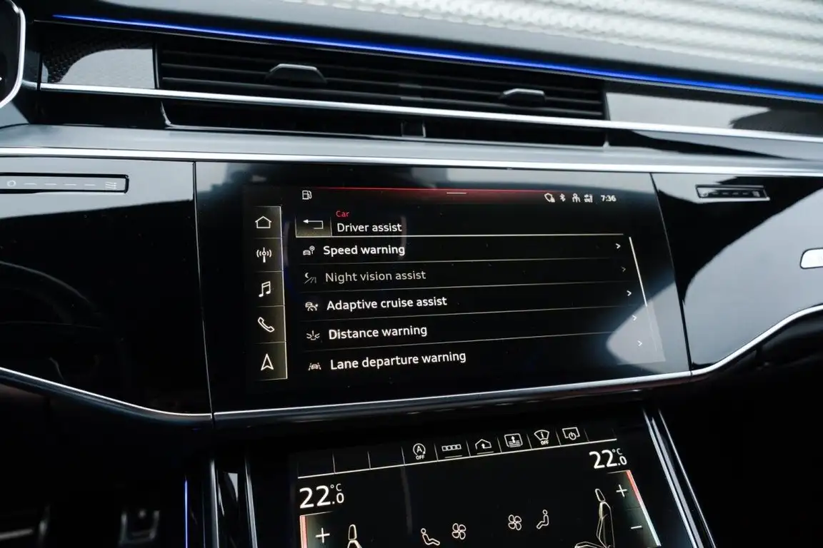 AUDI S8