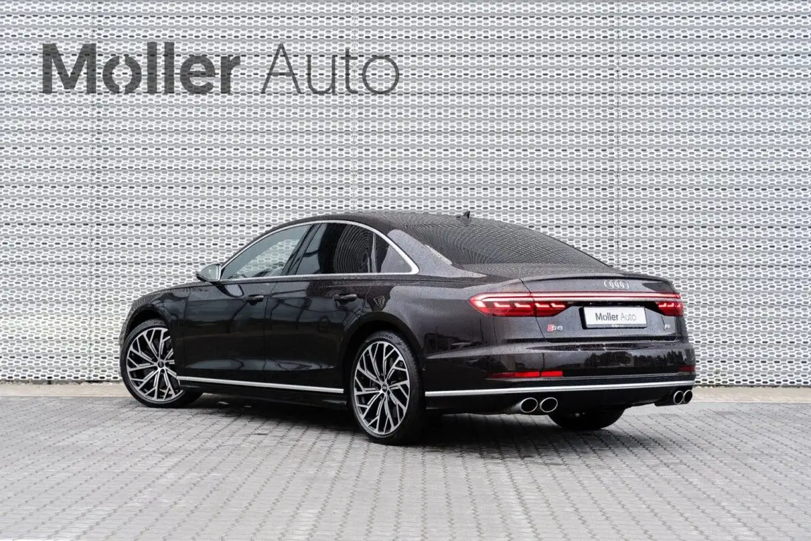 AUDI S8