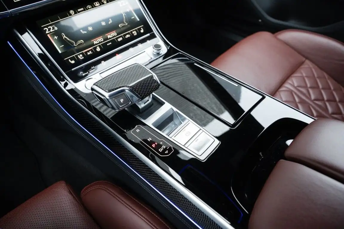 AUDI S8