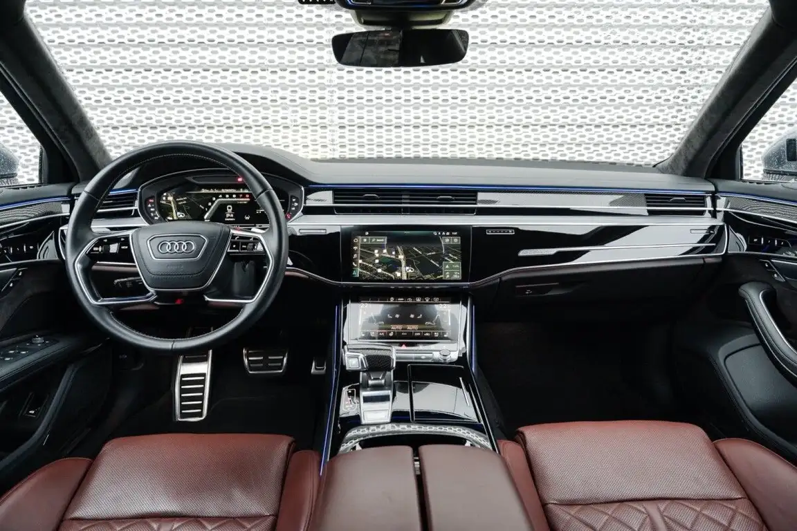 AUDI S8