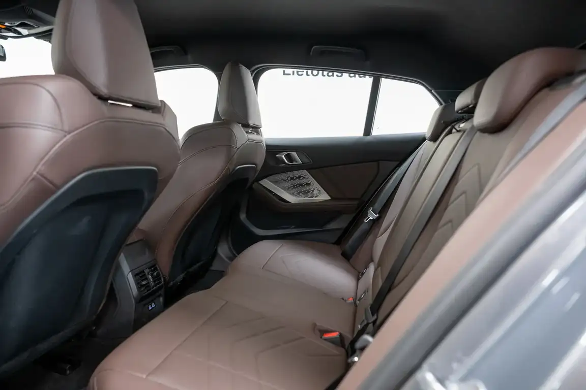 BMW 1 SERIES
