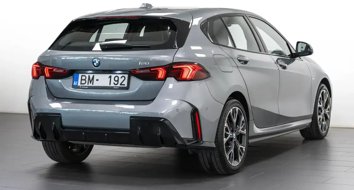 BMW 1 SERIES