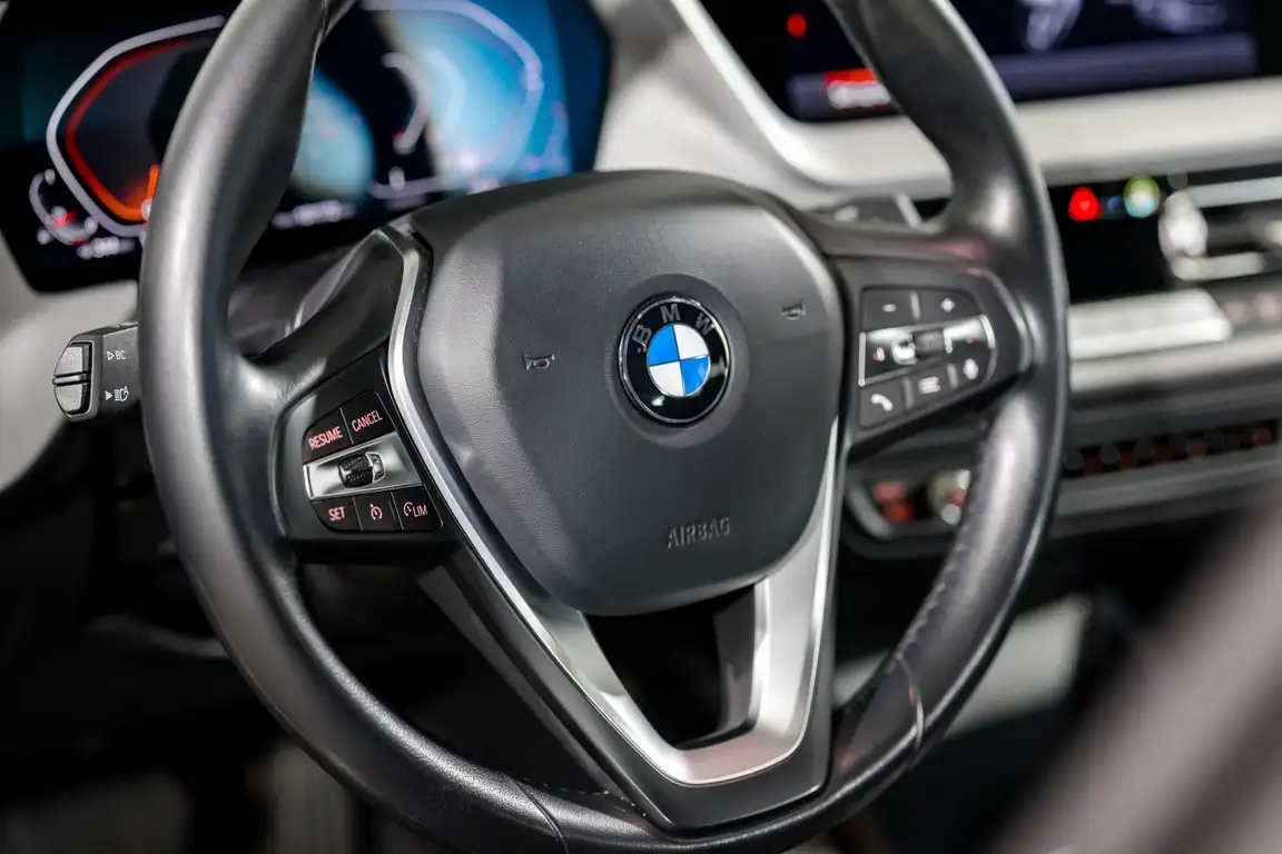 BMW 1 SERIES