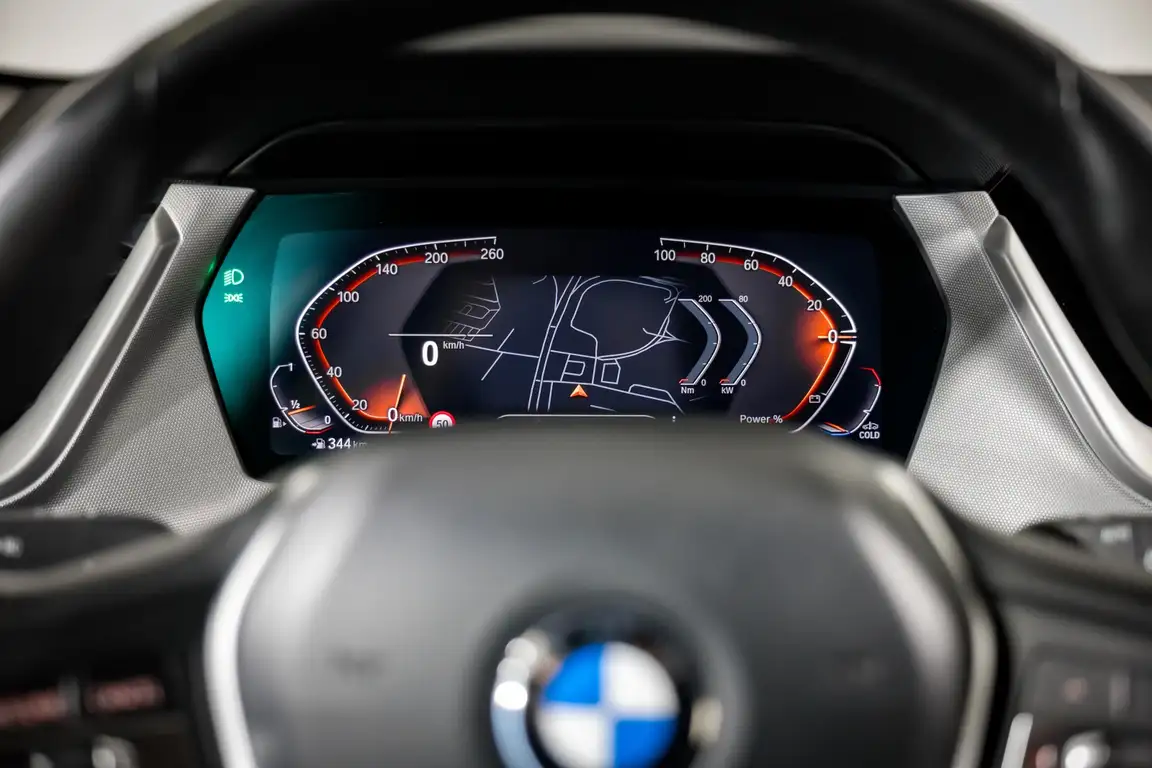 BMW 1 SERIES